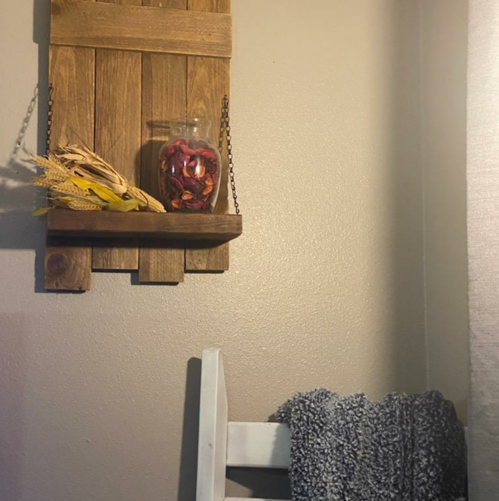 Handmade rustic shelf - Picture 2 of 3
